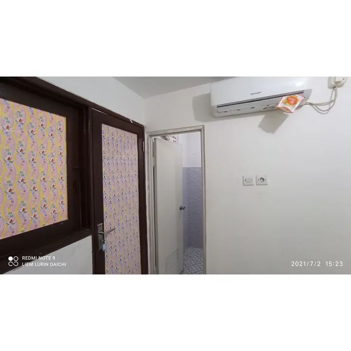 Foto Kamar D (Deluxe Room)  Kost Surabaya